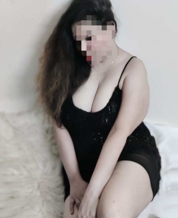 Alluring & Erotic ALEENA REAL MEET & CAM – Indian escort in Mumbai - Image 4