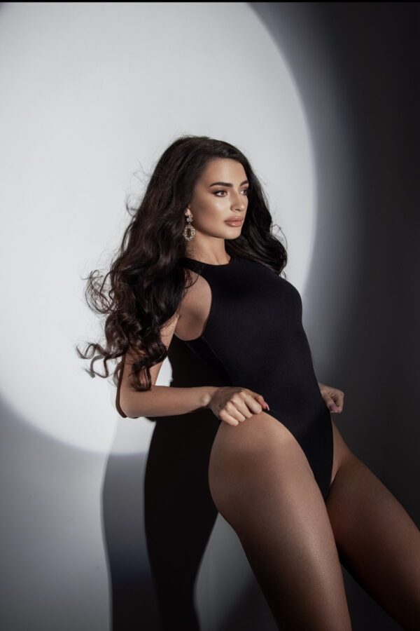Model Anabelle Tour - last days – Moldovan escort in London - Image 2