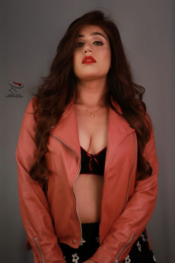 Angel – Indian adult performer in Mumbai - Image 20