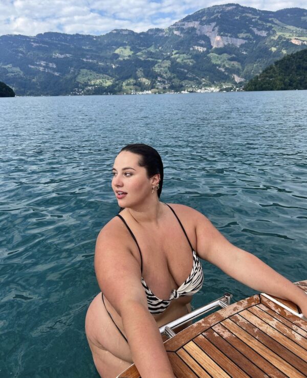 Anna – American escort in Hamilton. Canada
