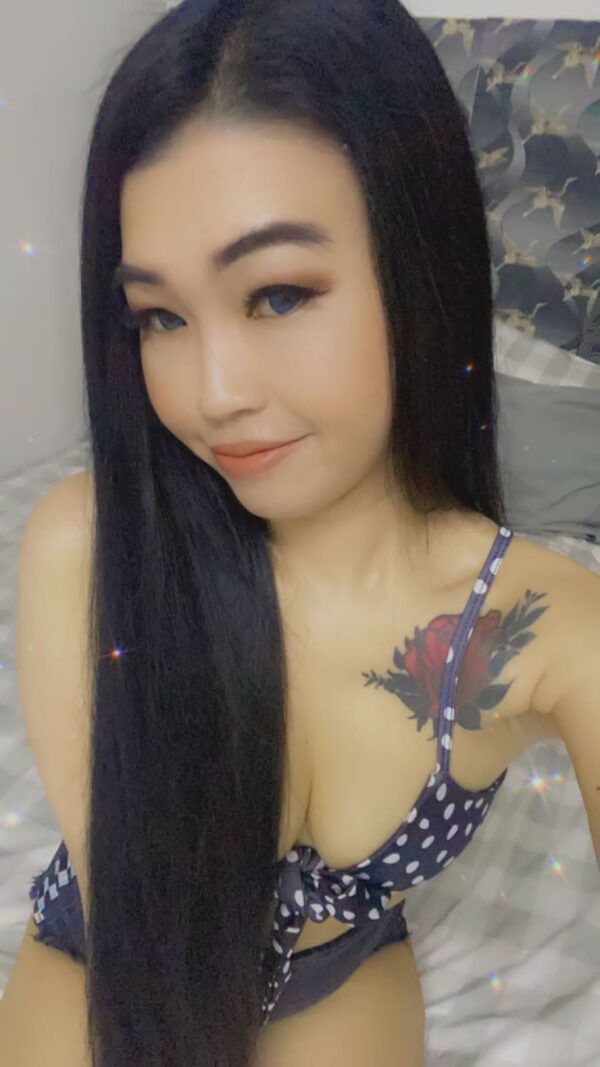 Champagne – Thai escort in Muscat