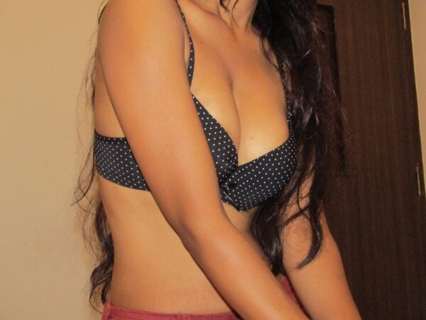 Pooja meet & hot premium – Indian escort in Mumbai