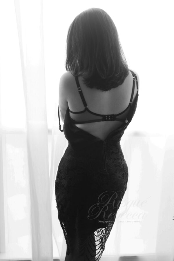 Risque Rebecca - Image 5