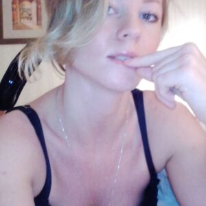 NATALIE_blonde Whatsapp