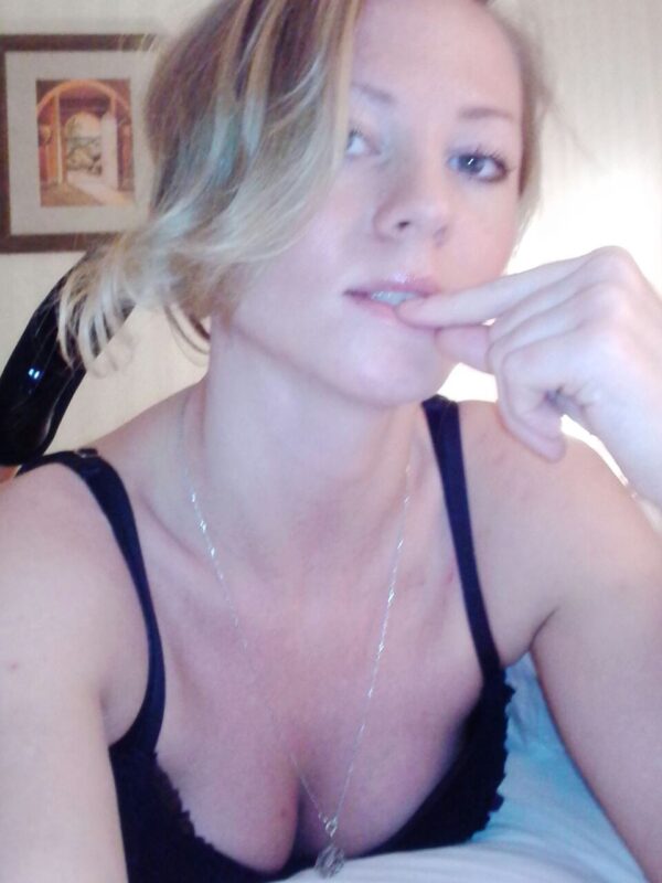 NATALIE_blonde Whatsapp