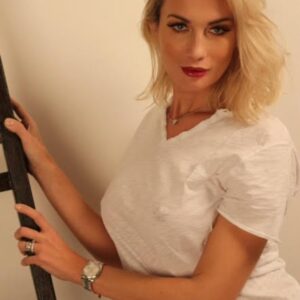 Nikol VIP Escort Girl