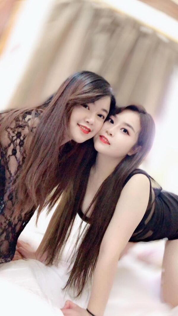 Julie And Linda Lesbian Show