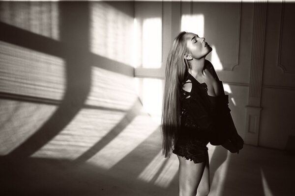 Holly - Image 3