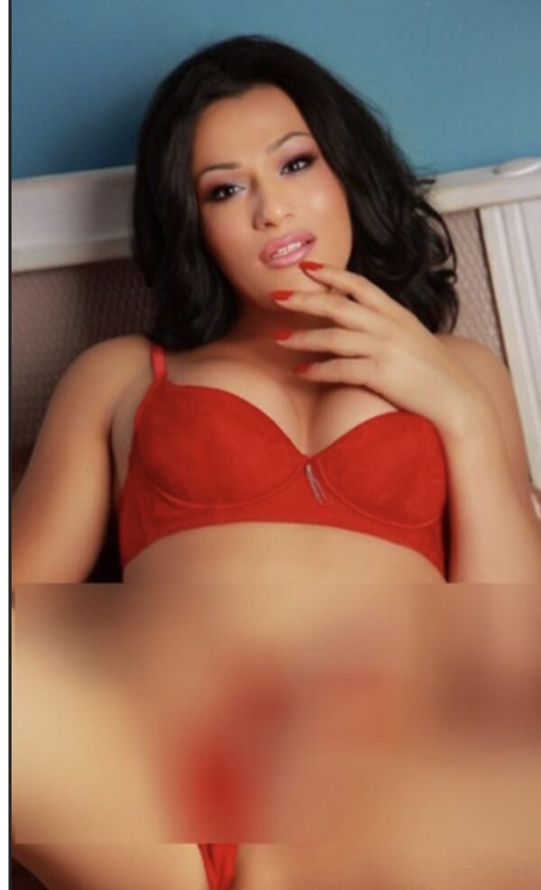 Shemale Sara 20cm Dick - Image 4