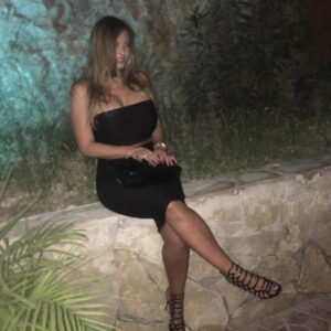 Dutch curvy bombshell