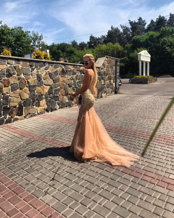 NICOLE 19 Years Old TOP MODEL - Image 2