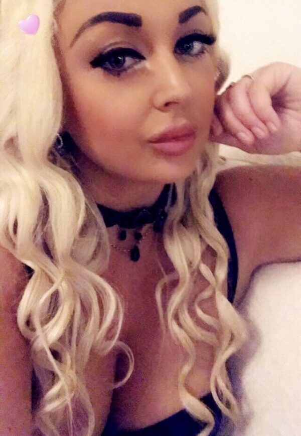Sexy Dolly Laura - Image 4