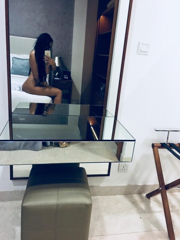 VictoriaDeluxe - Image 2