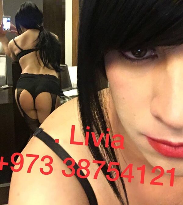 SHEMALE Livia Best Massage - Image 3