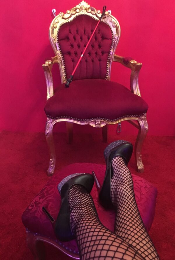 Italian Top Mistress Lady Desiree - Image 2