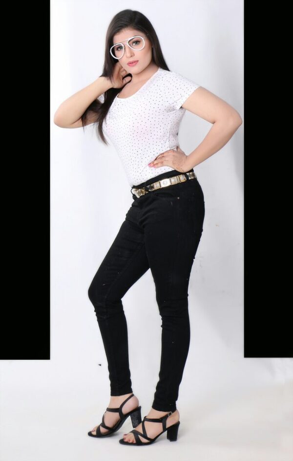 Busty Laiba - Image 3