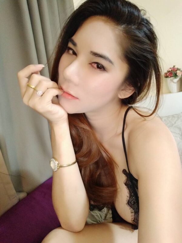 Sizzling Emmily - Image 2