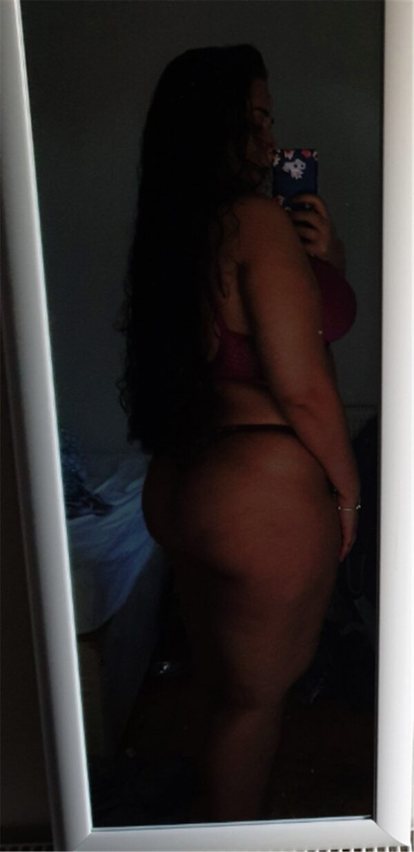 Curly Curvy Girl