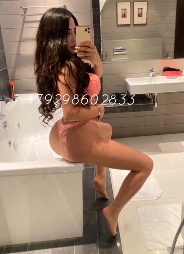 Sexy Kamilla - Image 2