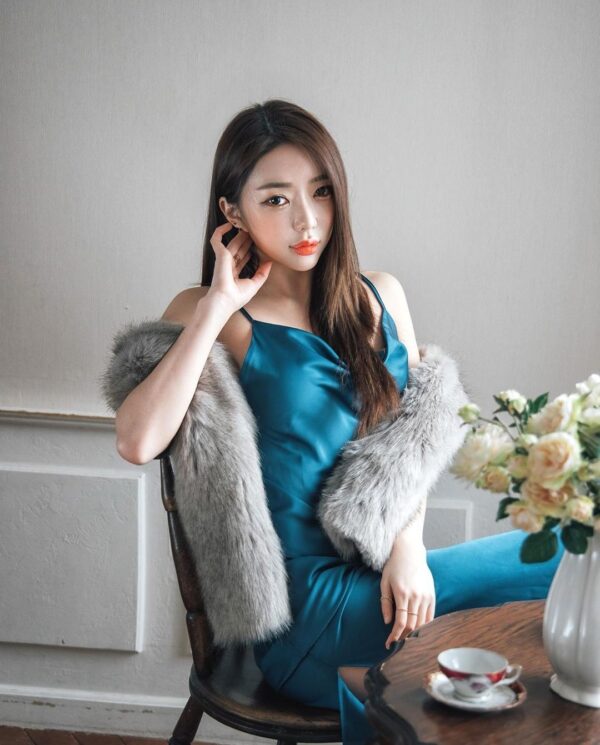 MIN JI - Image 2