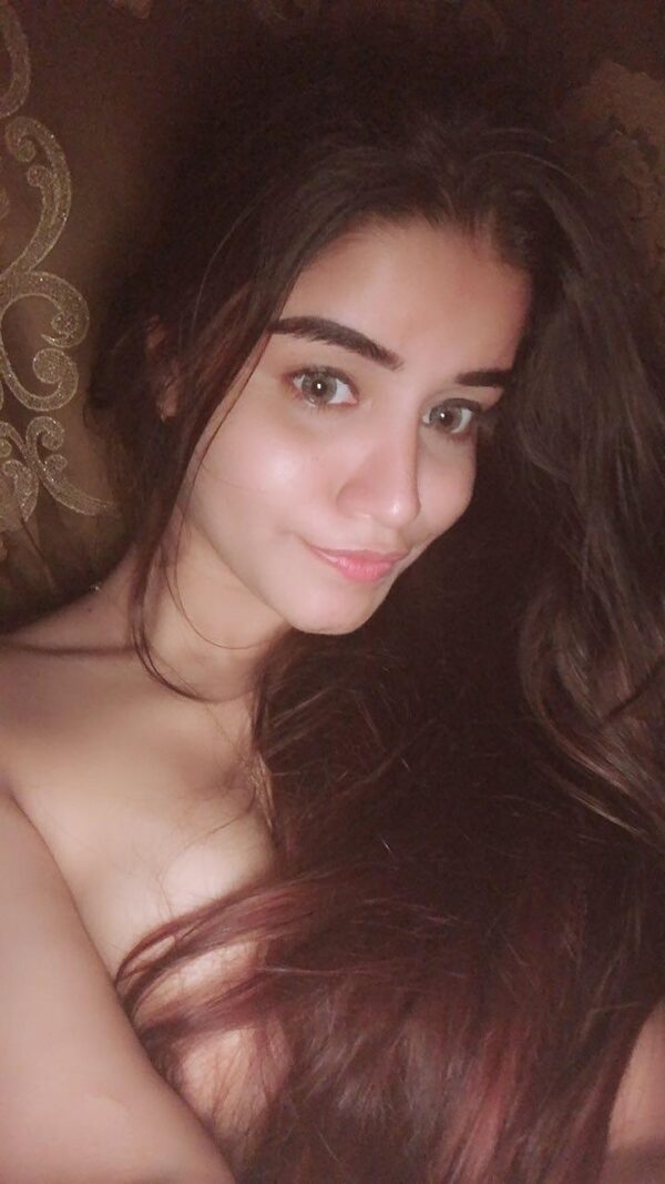 Busty Dua - Image 2