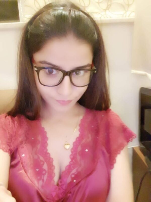Busty Dua - Image 4
