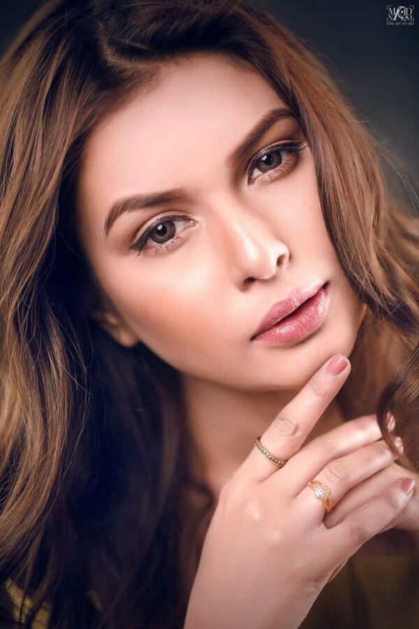 Model Hooria