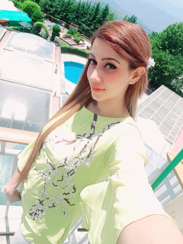 Komal Khan - Image 2