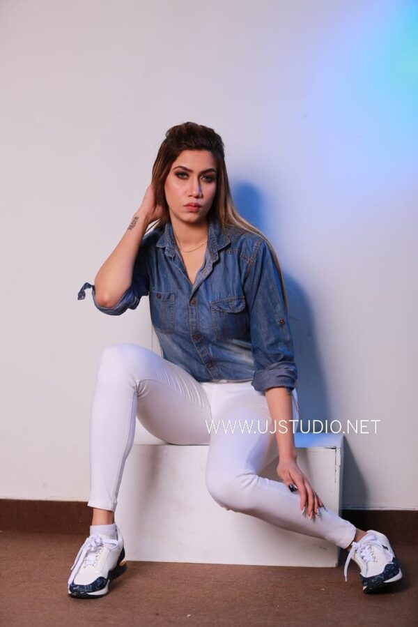 Komal Khan - Image 4