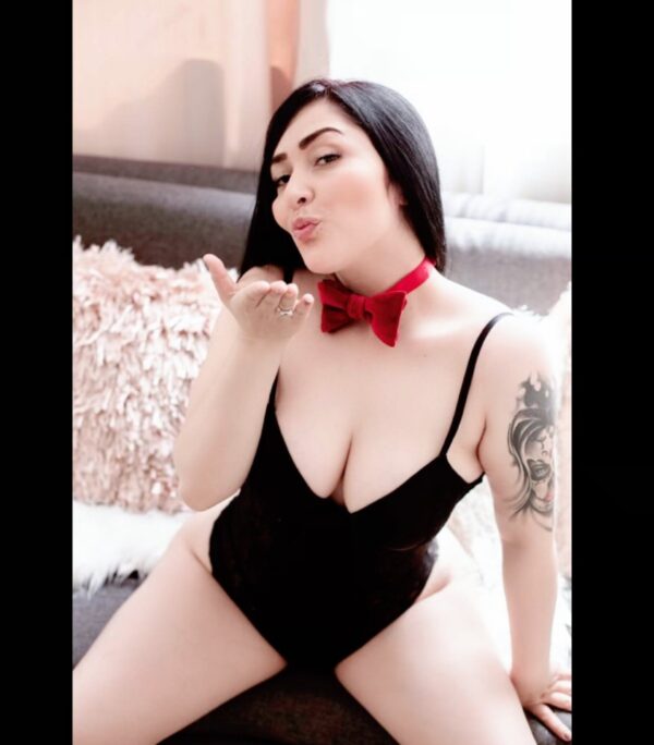 Molly Hot LATINA - Image 2