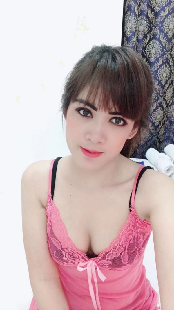 Anne-Slim And Young- 94390667 - Image 5