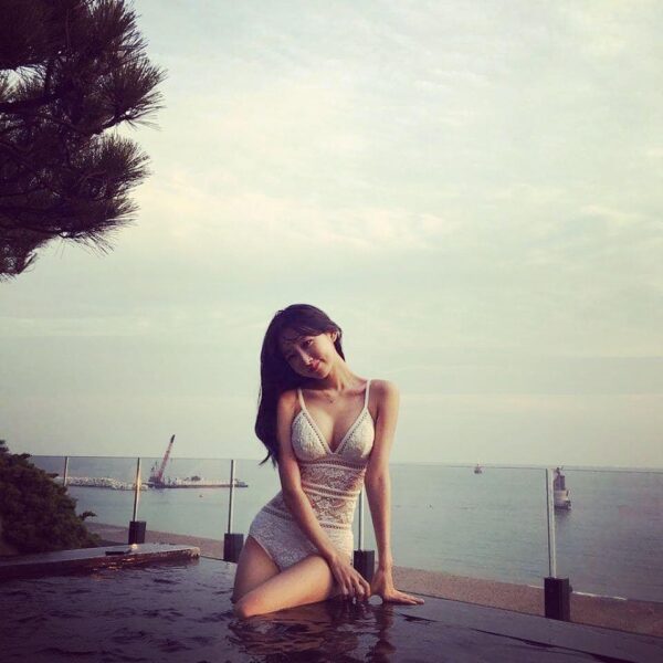 Yumi Japanese Girl - Image 4