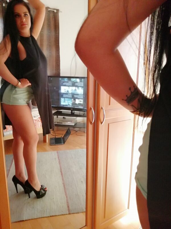 Beatrice Hot - Image 5