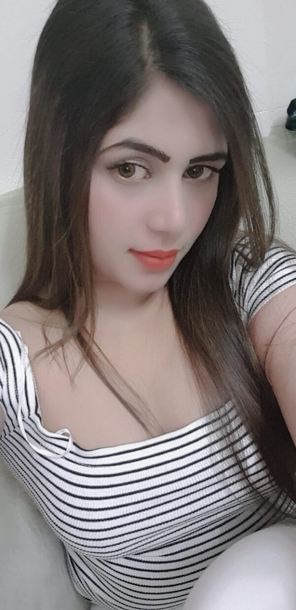 Sanam Model - Image 3