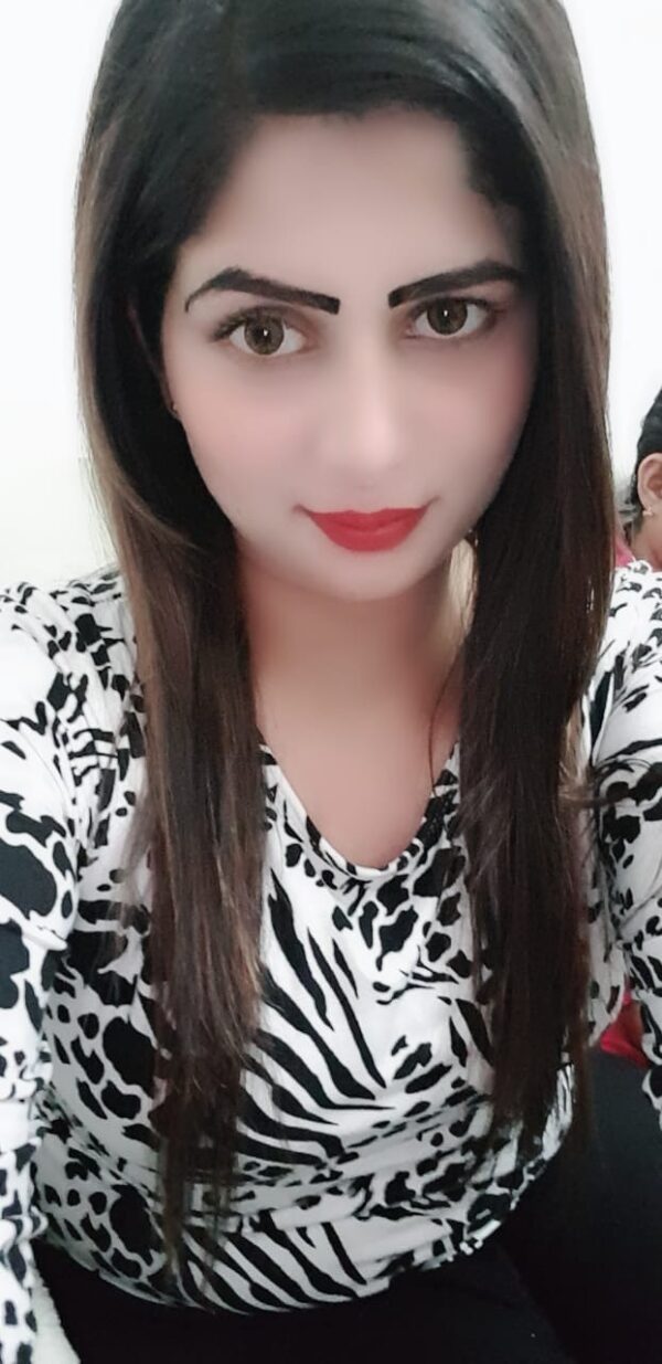 Sanam Model - Image 5