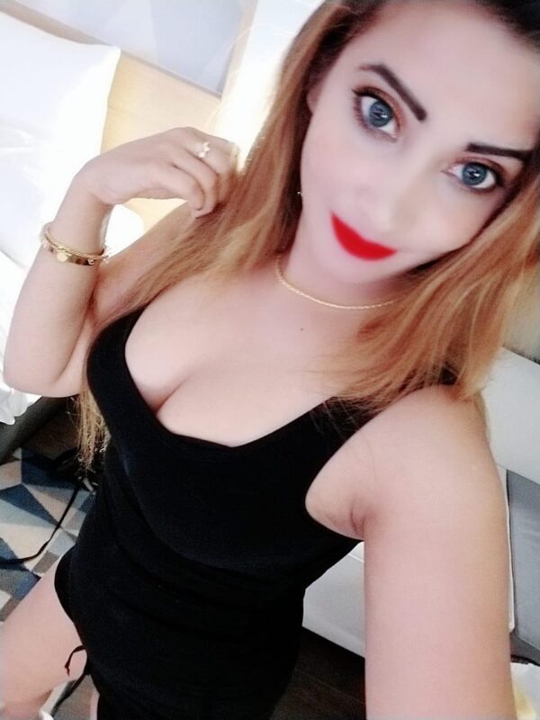 Indian escort Muscat