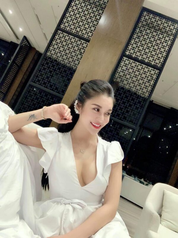 Sexy girl lisa dubai - Image 4
