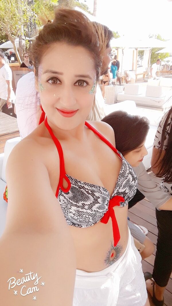 Parisa - Image 2