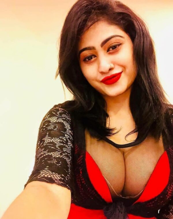 MEET GOOD LOOKING GIRLS AND FEMALE
