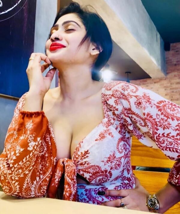 MEET GOOD LOOKING GIRLS AND FEMALE - Image 4