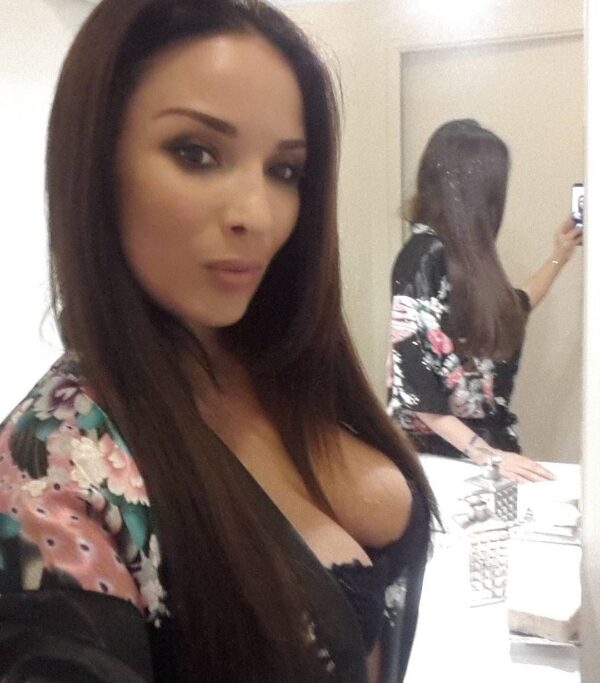 Hottest MILF - Image 5
