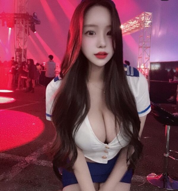 Sexy Korean Alisha - Image 2