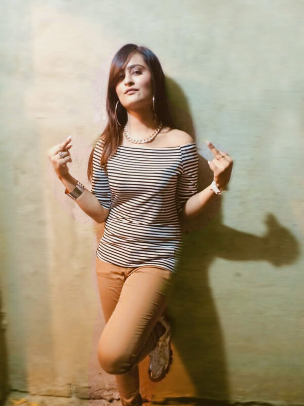 Dua Khan - Image 5