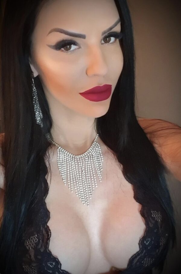 Sexy women in Dubai