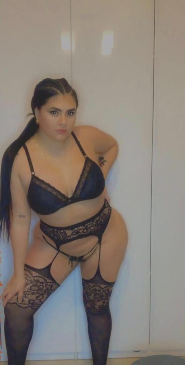 Latina babe daniele - Image 3