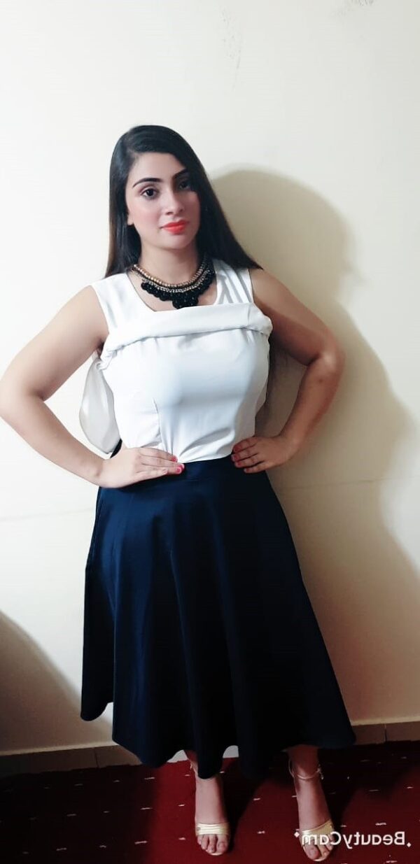 Ritika Singh - Image 2