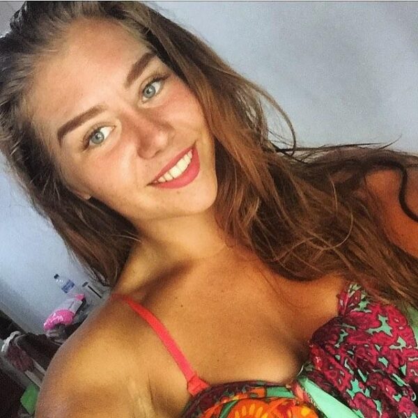 Young Beautiful Elin - Image 2