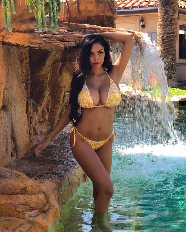 Firecracker Bombshell In Monaco - Image 5