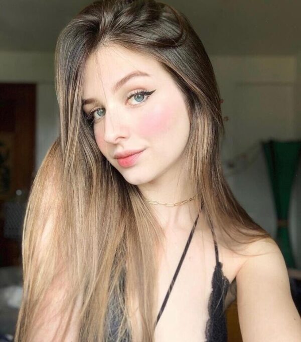 Loreena 00973__37135760