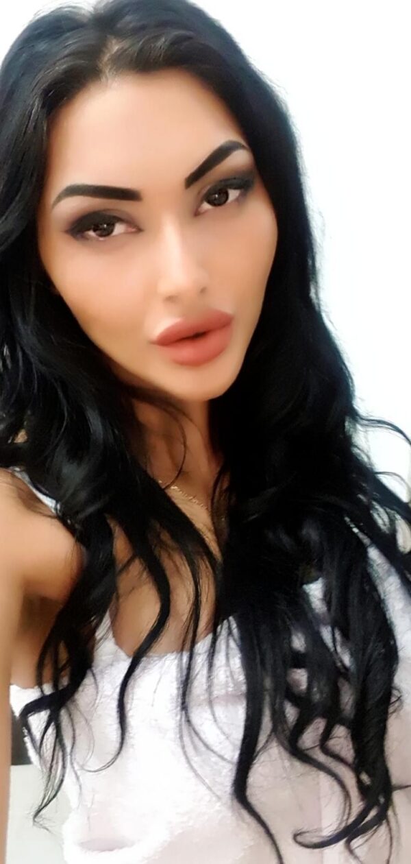 Lebanese Hottie - Image 5